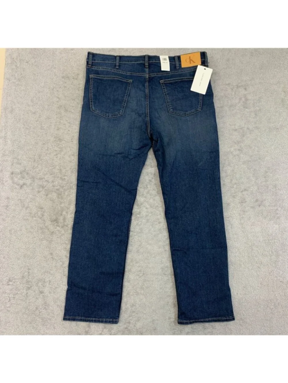 NWT Calvin Klein Men's W40 L32 Straight Jeans Blue Medium wash